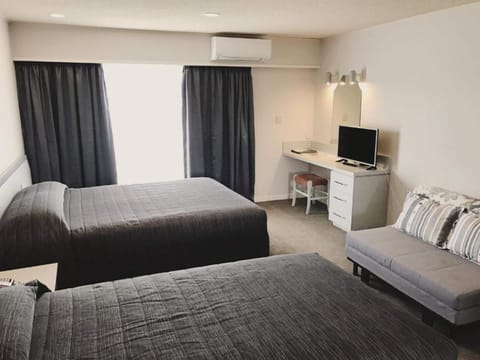 Standard Twin Room | Desk, soundproofing, iron/ironing board, free WiFi