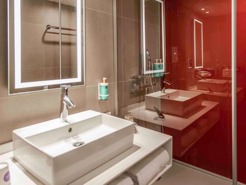 Room, 2 Twin Beds (N'Room) | Bathroom | Combined shower/tub, eco-friendly toiletries, hair dryer, towels