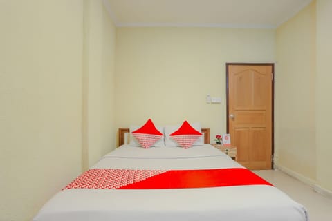 Standard Double Room | Desk, free WiFi, bed sheets