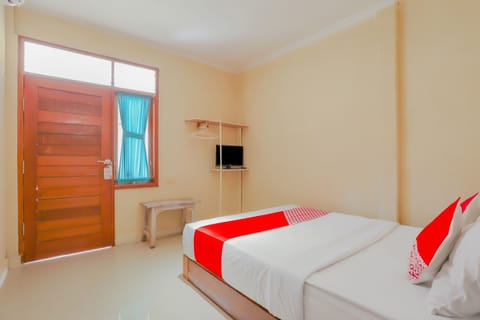 Standard Double Room | Desk, free WiFi, bed sheets