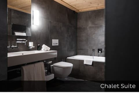 Chalet Suite | Bathroom | Free toiletries, hair dryer, bathrobes, slippers