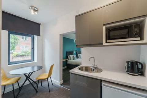 Studio, Ensuite (Twin) | Private kitchen | Mini-fridge, microwave, electric kettle