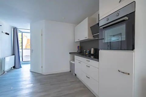 City Apartment | Private kitchen | Full-size fridge, oven, stovetop, toaster