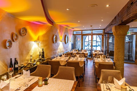 Lunch and dinner served, Regional cuisine