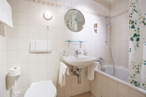 Comfort Double Room, Corner | Bathroom | Hair dryer, towels, soap, shampoo