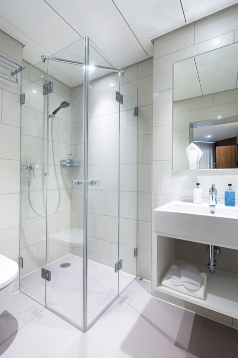 Comfort Single Room | Bathroom | Free toiletries, hair dryer, slippers, towels