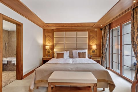 Deluxe Double Room | Hypo-allergenic bedding, minibar, in-room safe, individually decorated