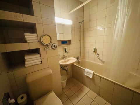 Quadruple Room | Bathroom | Hair dryer, towels