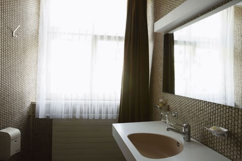 Classic Double Room | Bathroom sink