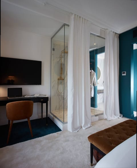 Deluxe Room, 1 King Bed, Private Bathroom | Premium bedding, pillowtop beds, soundproofing, free WiFi