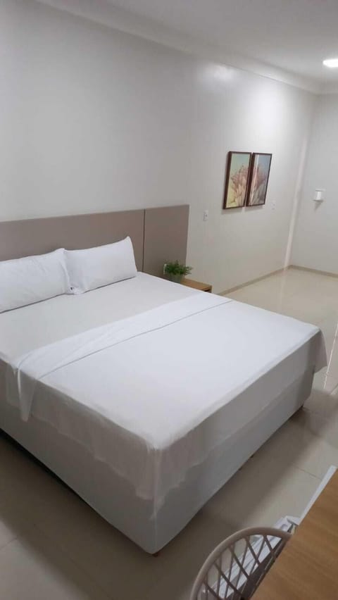 Basic Single Room | Down comforters, desk, laptop workspace, free WiFi