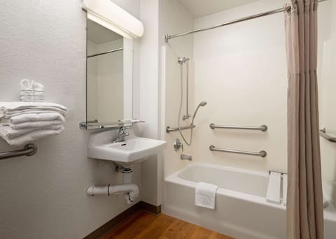 Standard Room, 1 Double Bed, Accessible, Non Smoking | Accessible bathroom