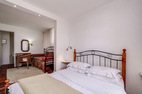 Apartment | 2 bedrooms, desk, Internet