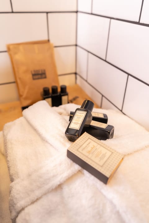 Deluxe Suite | In-room safe, soundproofing, iron/ironing board, free WiFi