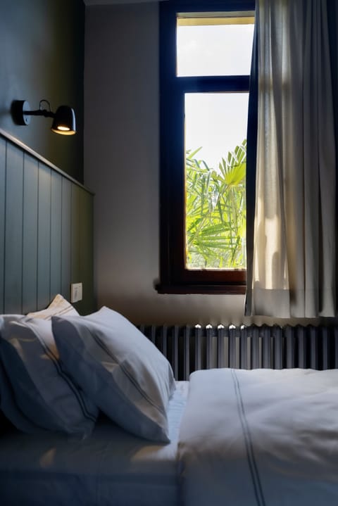 Deluxe Suite | In-room safe, soundproofing, iron/ironing board, free WiFi