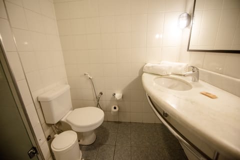 Standard Room, 1 Double Bed | Bathroom | Shower, eco-friendly toiletries, hair dryer, towels