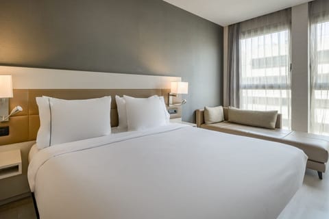 Premium Room, 1 King Bed | Minibar, in-room safe, desk, laptop workspace