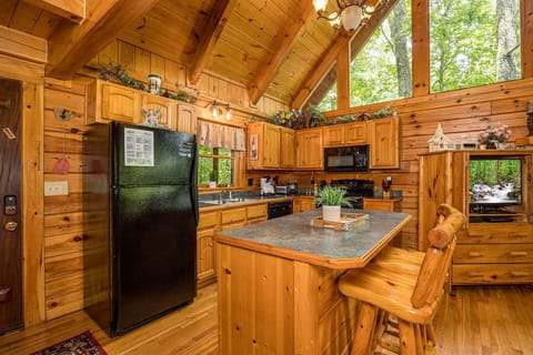 Cabin, 1 King Bed, Hot Tub, Mountain View | Private kitchen | Fridge, microwave, oven, stovetop