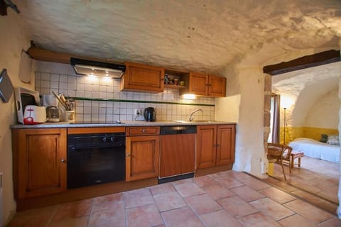 Electric kettle, highchair