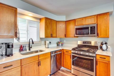 Apartment (1 Bedroom) | Private kitchen | Microwave, oven, stovetop, dishwasher