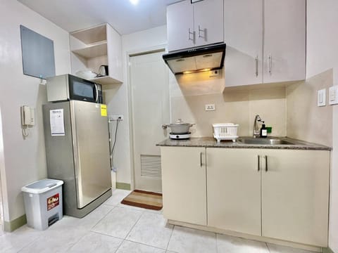 Apartment | Private kitchen | Fridge, microwave, stovetop, electric kettle