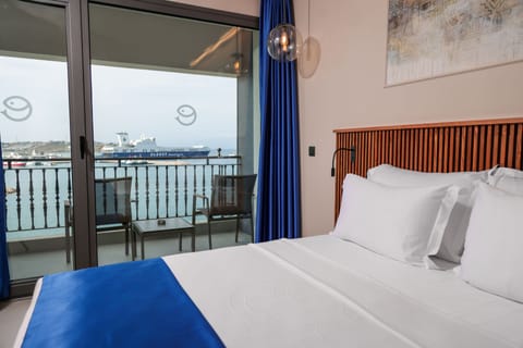 Deluxe Seaview Room | Premium bedding, Select Comfort beds, minibar, in-room safe