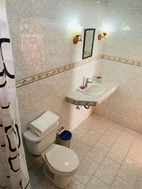 Family Triple Room | Bathroom | Shower, rainfall showerhead, hair dryer, towels