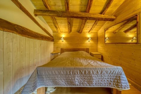 2 bedrooms, premium bedding, Select Comfort beds, blackout drapes