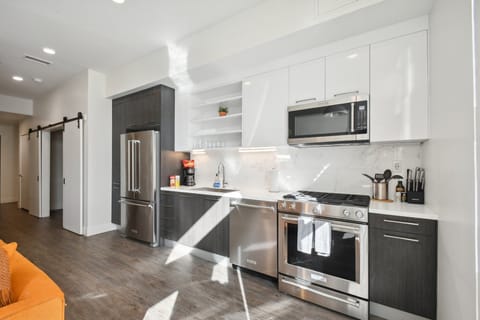 Condo, 1 King Bed, Balcony (Unit 400) | Private kitchen