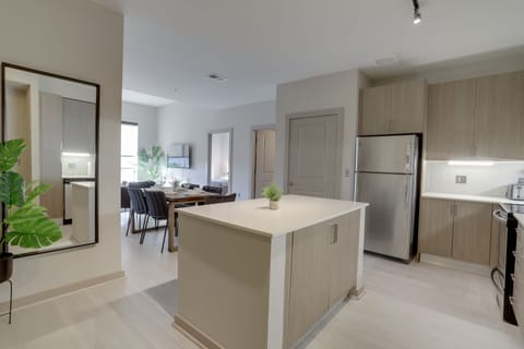 Deluxe Apartment | Private kitchen | Fridge, microwave, oven, dishwasher