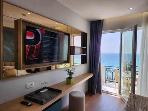 Superior Double Room with Balcony and Sea View | 1 bedroom, hypo-allergenic bedding, soundproofing, free WiFi
