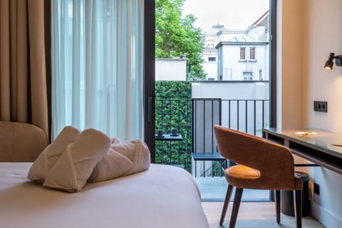 Double Room with Balcony | Hypo-allergenic bedding, pillowtop beds, minibar, in-room safe