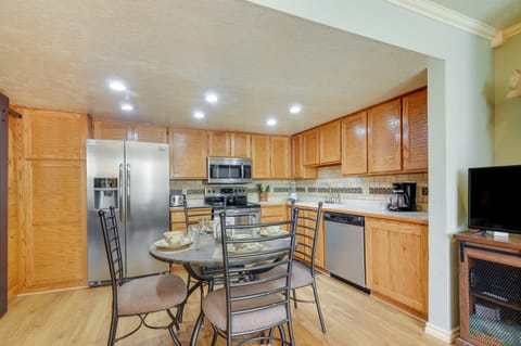 Apartment (1 Bedroom) | Private kitchen | Microwave, oven, stovetop, dishwasher