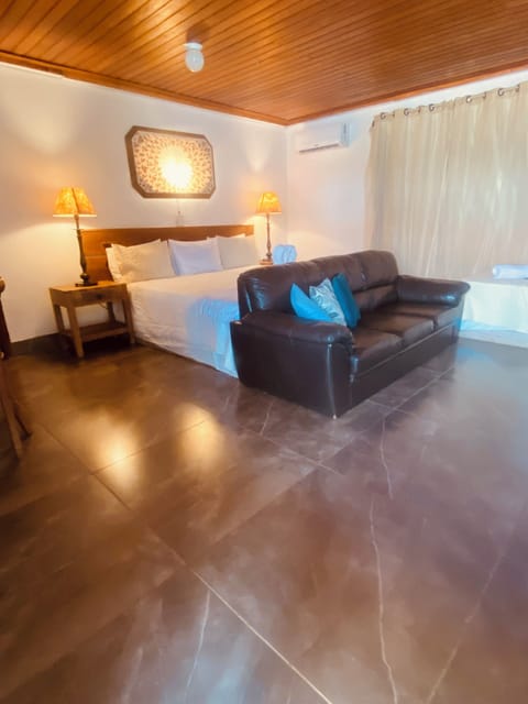 Exclusive Triple Room | Free WiFi, bed sheets