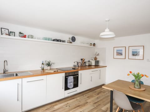 Fridge, dishwasher, electric kettle, cookware/dishes/utensils