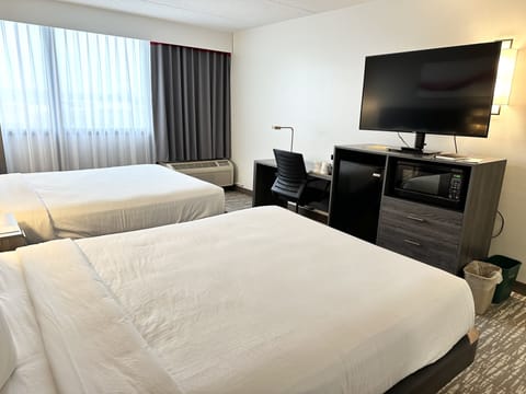 Premium Room | In-room safe, desk, laptop workspace, blackout drapes