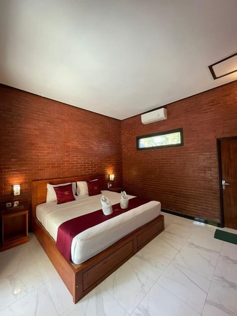 Comfort Double Room, Garden View | Desk, laptop workspace, free WiFi, bed sheets