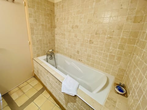 Free toiletries, hair dryer