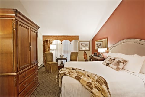 Historic Main Mill Superiour Room 1 Queen Bed | Blackout drapes, free cribs/infant beds, rollaway beds, free WiFi