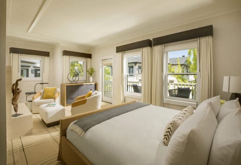 Deluxe Suite with Indoor/Outdoor Shower | Premium bedding, down comforters, minibar, in-room safe