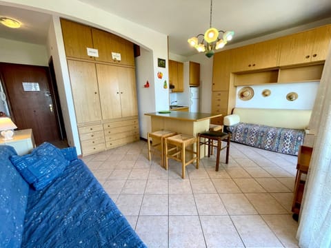 Studio, Multiple Bedrooms, Balcony, Ocean View | Living area