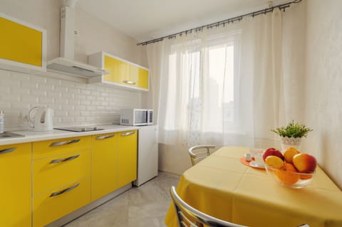 Basic Apartment | Private kitchen | Fridge, microwave, electric kettle, cookware/dishes/utensils