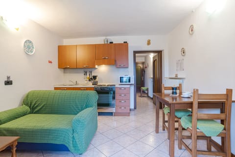 Honeymoon Apartment, 1 Bedroom, Mountainside (CO.RI. Appartamenti Dependance) | Living area | 21-inch flat-screen TV with cable channels