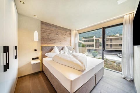 Premium Loft | Minibar, in-room safe, desk, soundproofing