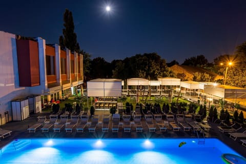 Indoor pool, seasonal outdoor pool, pool umbrellas, sun loungers