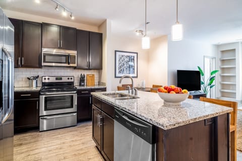 Superior Apartment | Private kitchen | Full-size fridge, microwave, oven, stovetop