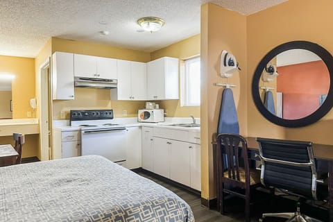 Room, 2 Queen Beds, Non Smoking, Kitchenette | Private kitchenette | Mini-fridge, microwave, coffee/tea maker, dining tables