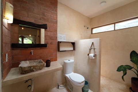 Signature Suite | Bathroom | Shower, towels, soap, shampoo