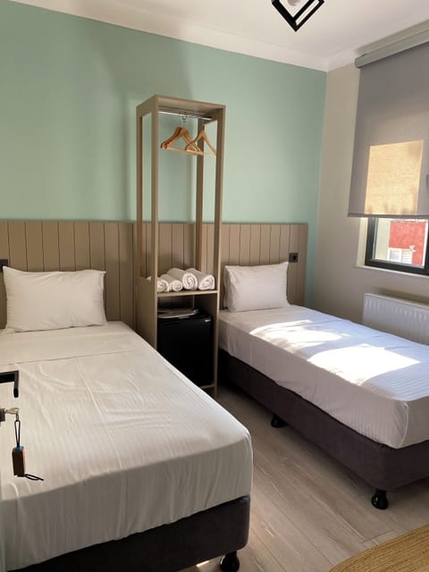 Deluxe Twin Room | Minibar, free WiFi, bed sheets