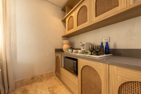 Family Suite, 2 Bedrooms | Private kitchen